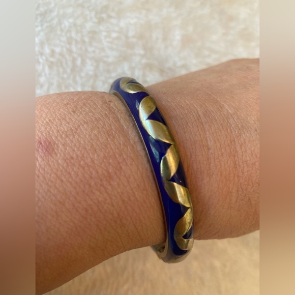 Silver Tone and‎ Purple Enamel Hinged Bracelet - Picture 1 of 5